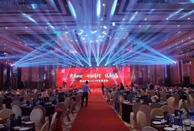 慶典用品租賃服務 一站式搭建燈光音響、桌椅與舞臺